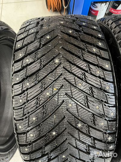 Arivo Ice Claw ARW7 245/45 R18 и 275/40 R18 103T