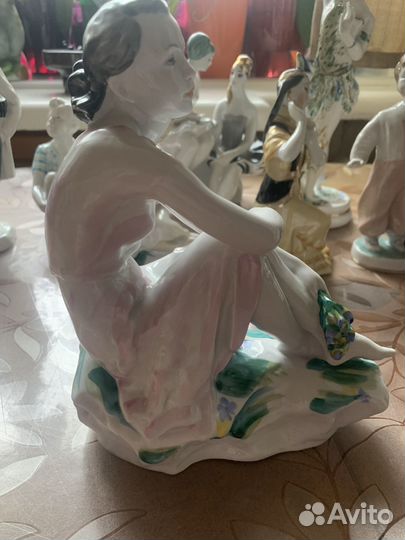 Статуэтка «Девушка с букетом», лфз