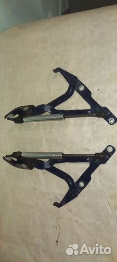 Петля крышки багажника Volkswagen Passat B5