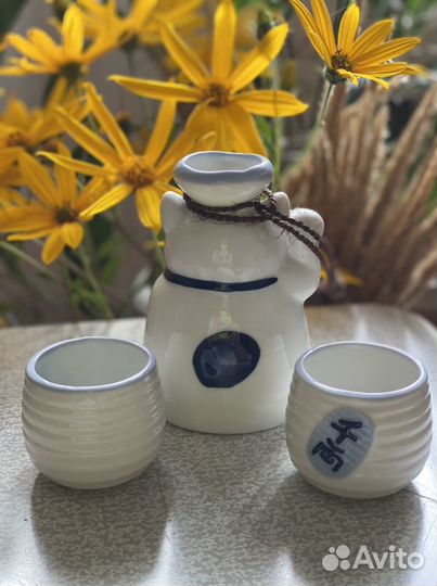 Стопки и кувшин для саке. Япония