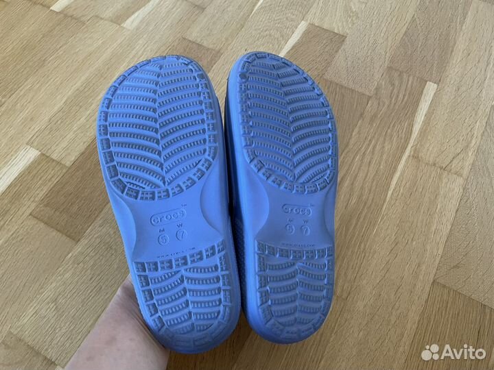 Шлепанцы crocs M5W7 синие