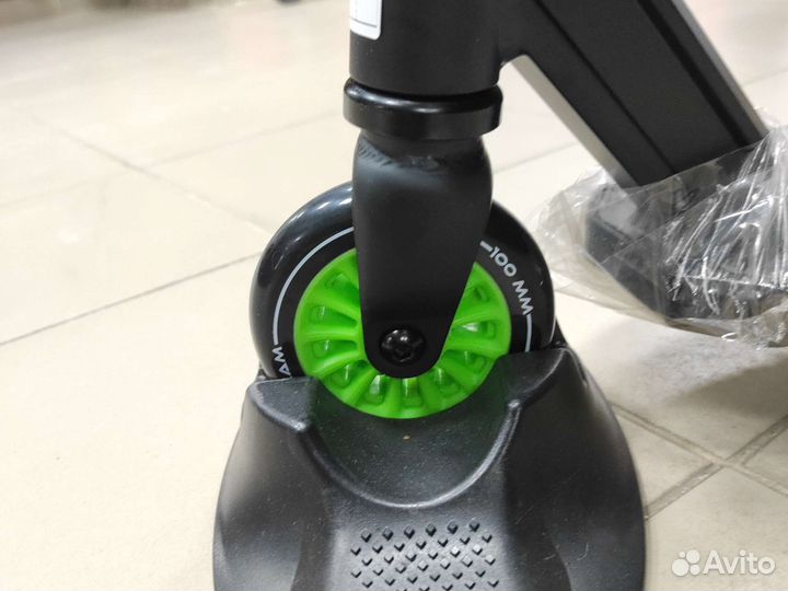 Самокат трюковой TT Vespa XL зеленый