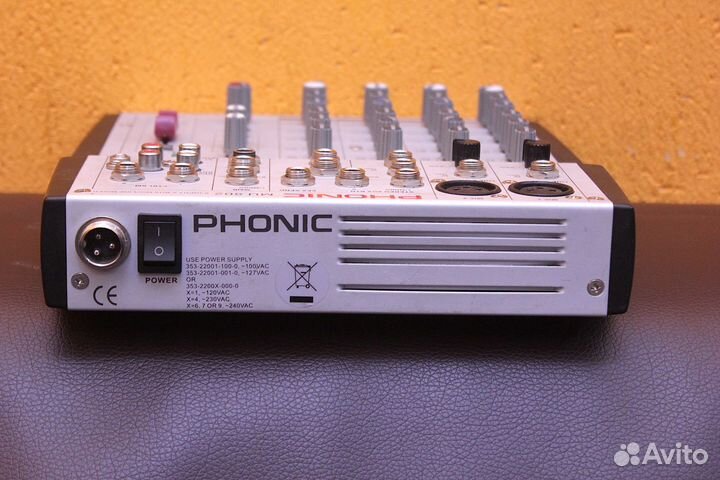 Phonic MU802 Mixer