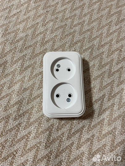 Новый выключатель и розетка
