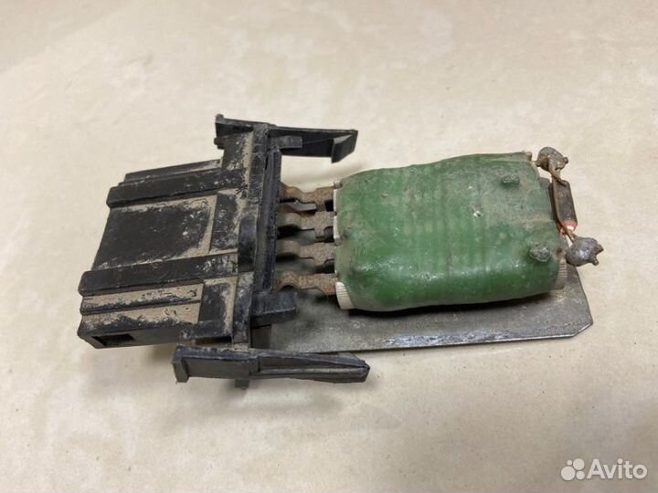 Резистор печки Volkswagen Vento седан ABU 1993