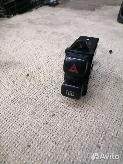 Кнопка аварийки Toyota Corolla 7 e100