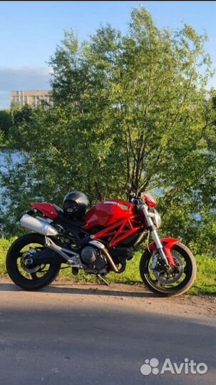 Ducati Monster 696