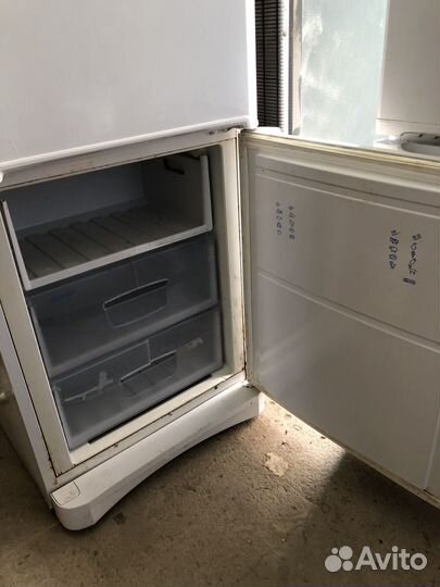 Холодильник Indesit