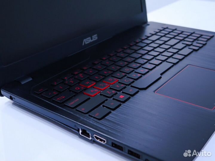 Игровой ноутбук ROG i7-7700HQ/GTX 1060