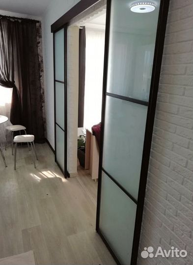 Межкомнатная раздвижная перегородка / Двери