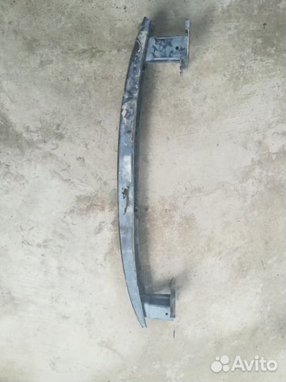 Усилитель переднего бампера Фольксваген Джетта 5