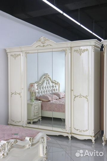 Спальный гарнитур