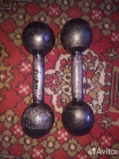 Гантели, две пары по 4 и 5 кг