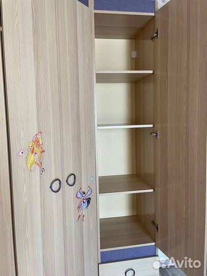 Детская кровать двухъярусная с лестницей и шкафом