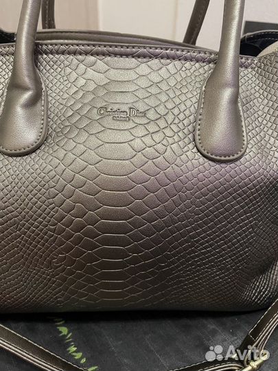 Сумка очень красивая вместительная Christian Dior