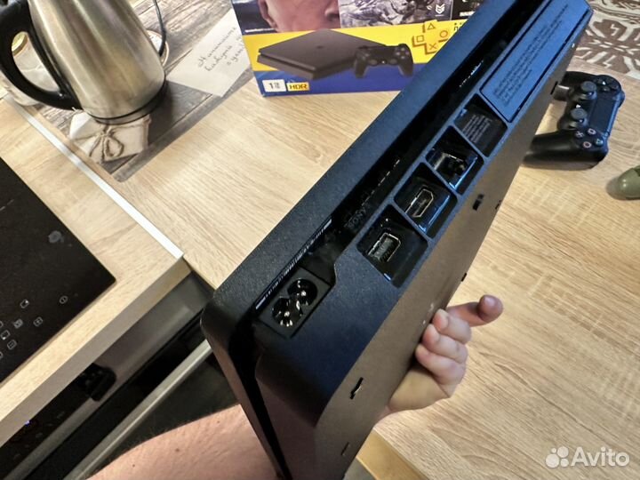 Sony playstation 4 PS4 slim 1tb