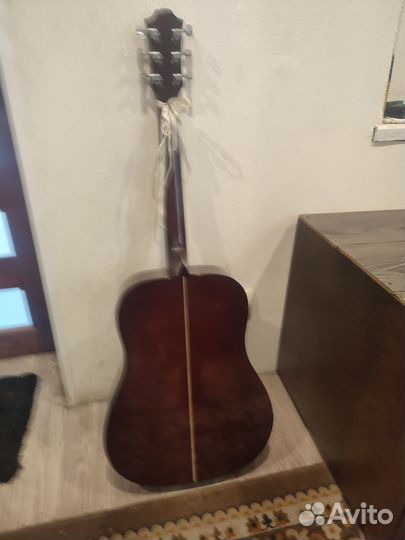 Акустическая гитара