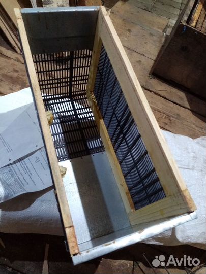 Изолятор для пчеломатки на 4 рамки