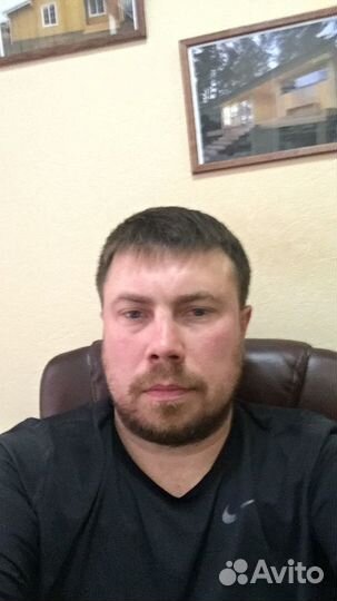 Прораб с бригадой