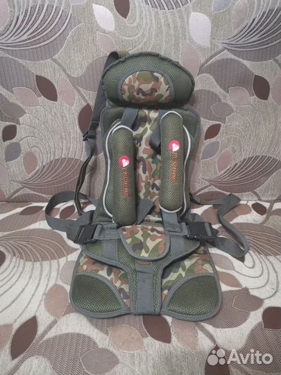 Бескаркасное детское автокресло