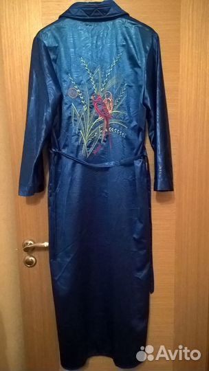 Халат шелковый с вышивкой