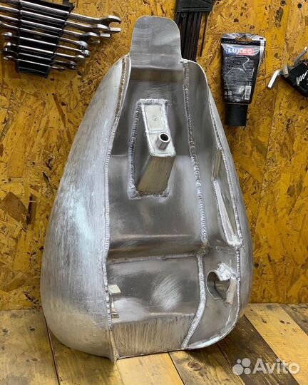 Бензобак Honda Steed. В наличии