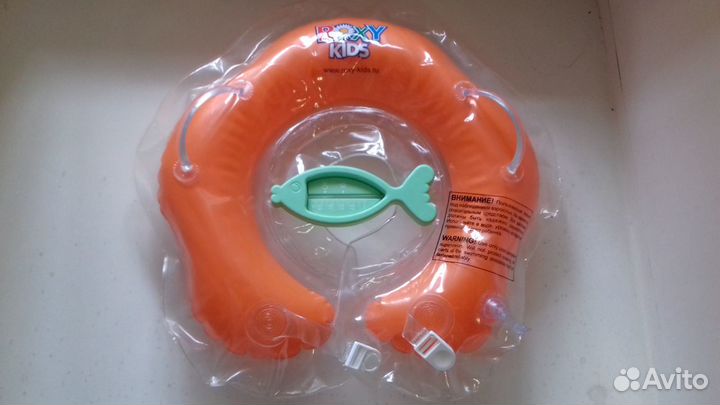 Круг для купания младенцев и термометр для воды