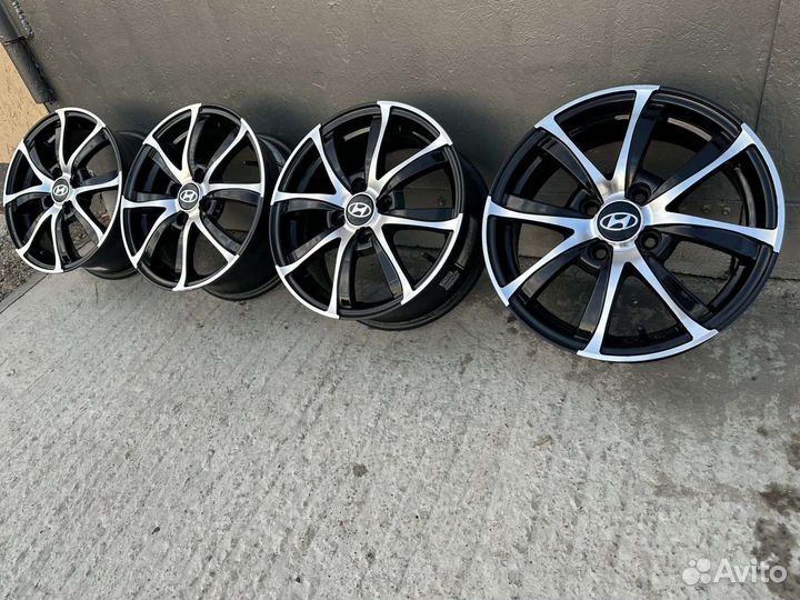 Продам комплект литых дисков R15