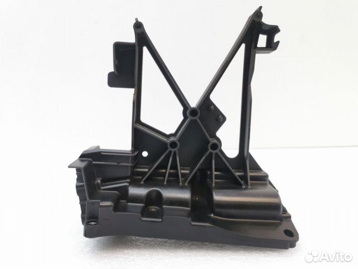 Кронштейн замка капота правый Mercedes-Benz