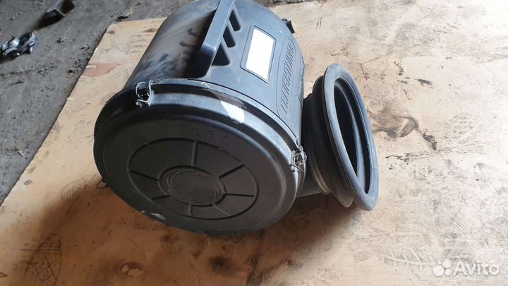 Корпус воздушного фильтра на фредлайнер