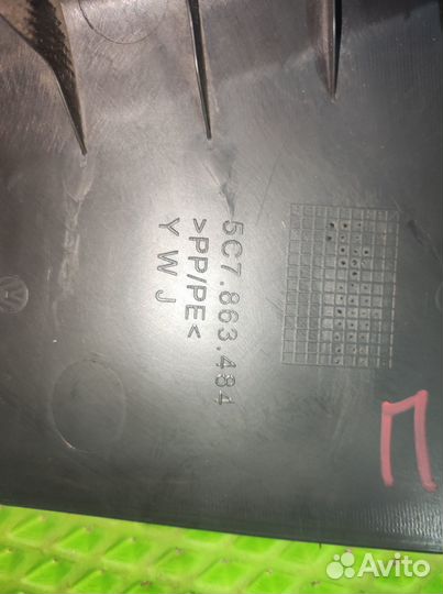 Обшивка стойки передняя правая VW Jetta