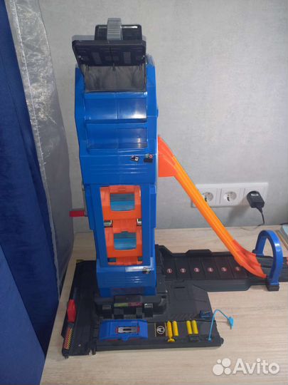 Гараж Hot Wheels Сити Мега Гараж