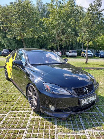 Передний бампер is250