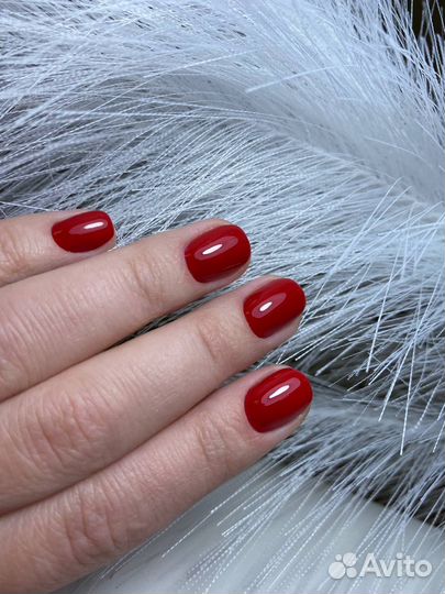 Модель на маникюр и педикюр, и на наращивание