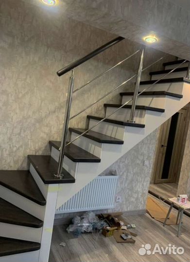 Лестница с забежными ступенями под ключ