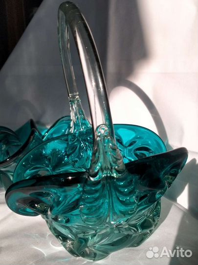 Ваза конфетница,корзинка цветное стекло