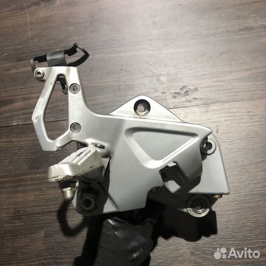 Кронштейн правой подножки для BMW F800R