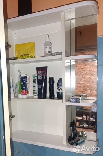 Полка для ванной с зеркалом