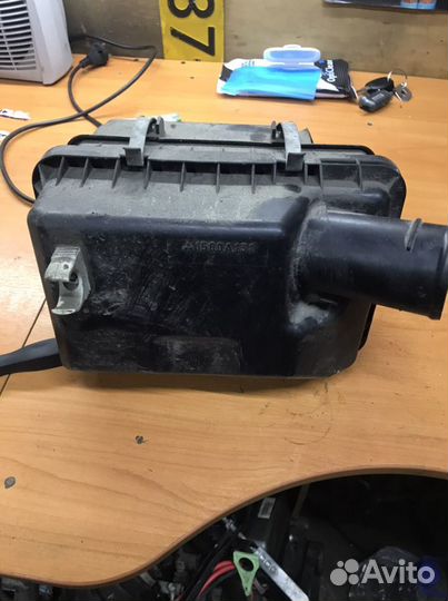 Корпус воздушного фильтра Mitsubishi Lancer 10