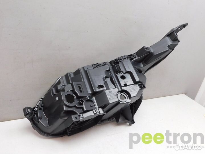 Б/У Б/У Корпус фары правой новая LED. J8A213W029EF