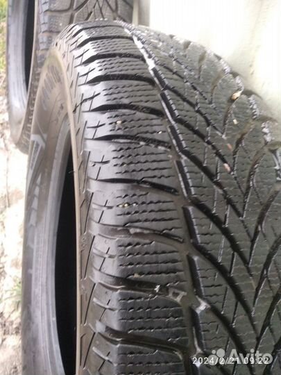 Goodyear UltraGrip Ice 2 215/65 R16