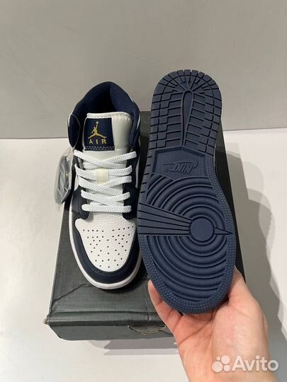 Air Jordan 1 Mid - White / Obsidian