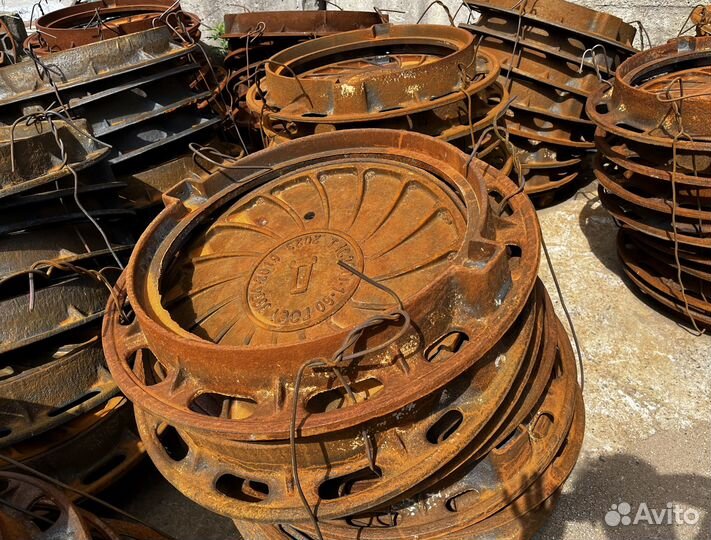 Люк чугунный новый