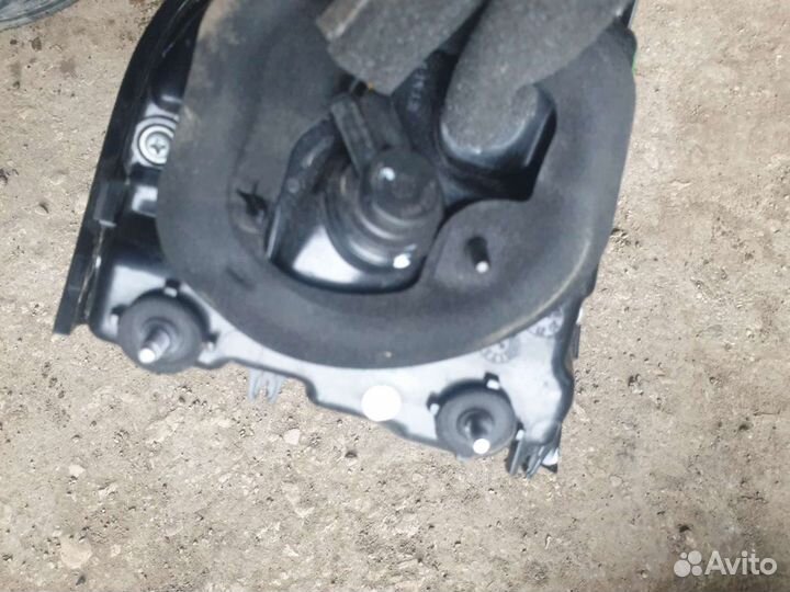 Geely coolray фонарь задний левый в крышку