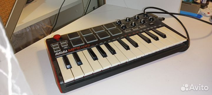 Мидиклавиатура Akai MPK Mini MK2