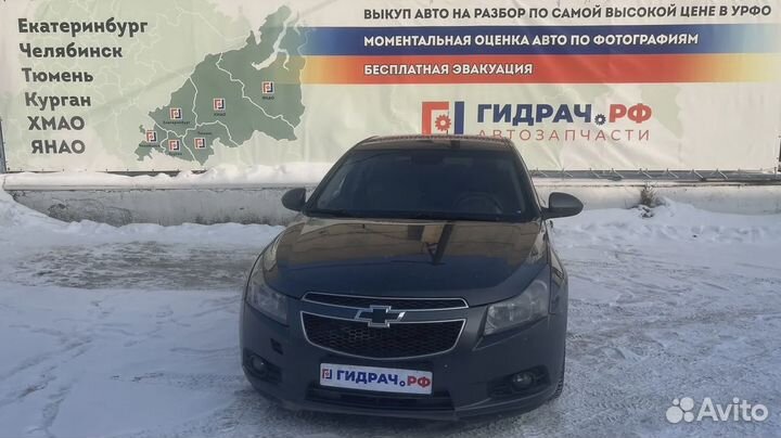 Уплотнитель стекла двери переднего правого Chevrol