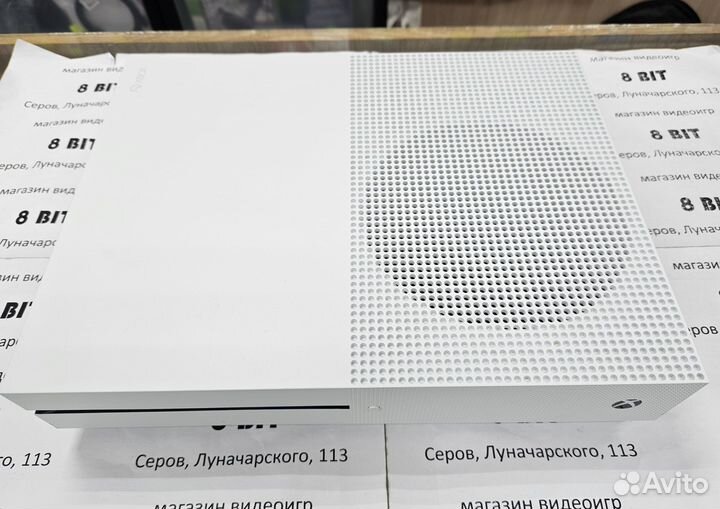 Xbox One S 500Gb как новая + много игр