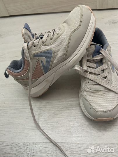 Кроссовки женские demix 35