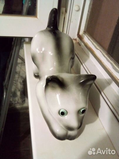 Фарфоровая статуэтка кот