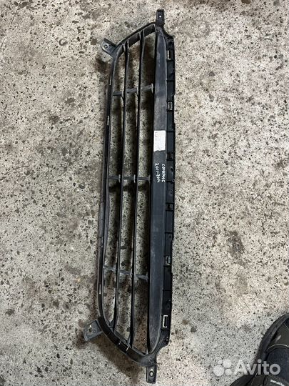 Решетка радиатора нижняя Hyundai Solaris